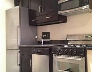 West 53 Street - Photo Thumbnail 2