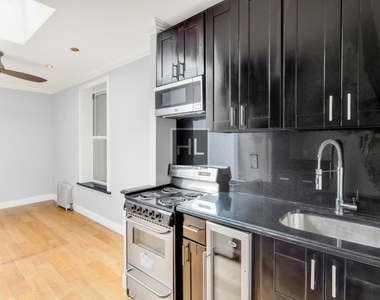 West 53 Street - Photo Thumbnail 2