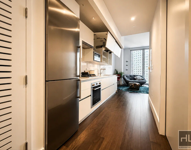 East 44th Street - Photo Thumbnail 2