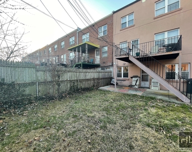 Eliot Avenue - Photo Thumbnail 10