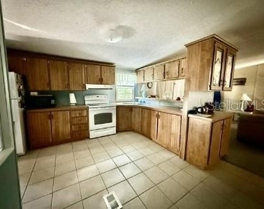 470 Hilltop Court - Photo Thumbnail 9