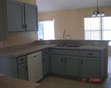 606 Alder Grove Drive - Photo Thumbnail 3