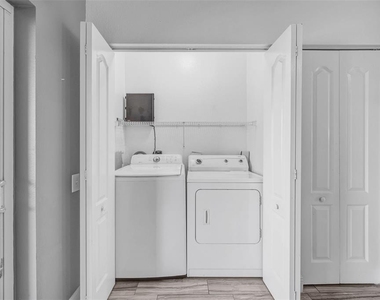 6127 Bayside Key Drive - Photo Thumbnail 36