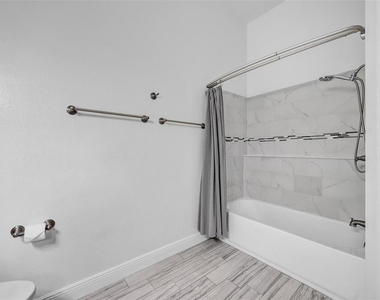 6127 Bayside Key Drive - Photo Thumbnail 28