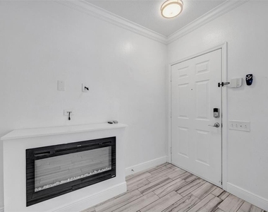 6127 Bayside Key Drive - Photo Thumbnail 4