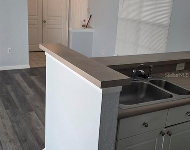 9401 Crescent Loop Circle - Photo Thumbnail 14