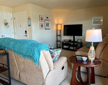 5184 Beach Drive Se - Photo Thumbnail 9