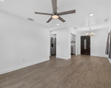 10004 N 25th Street - Photo Thumbnail 9