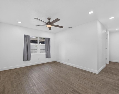10004 N 25th Street - Photo Thumbnail 15