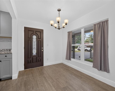 10004 N 25th Street - Photo Thumbnail 8