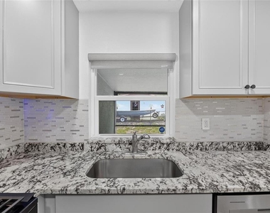 10004 N 25th Street - Photo Thumbnail 12