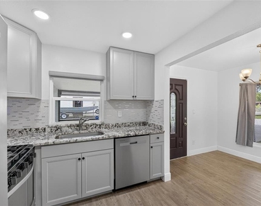 10004 N 25th Street - Photo Thumbnail 10