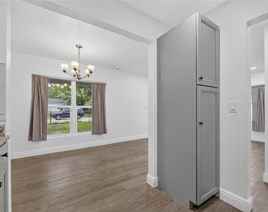 10004 N 25th Street - Photo Thumbnail 4