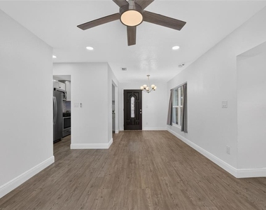 10004 N 25th Street - Photo Thumbnail 7