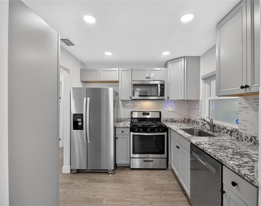 10004 N 25th Street - Photo Thumbnail 3