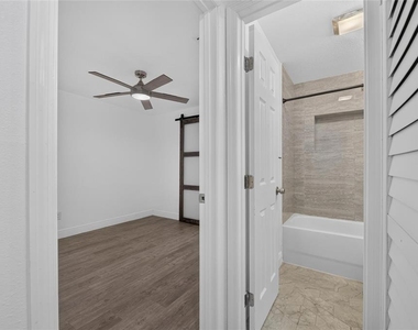 10004 N 25th Street - Photo Thumbnail 21