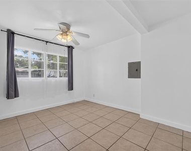 1005 E Flora Street - Photo Thumbnail 17