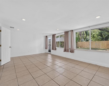 1005 E Flora Street - Photo Thumbnail 52