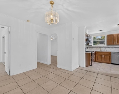 1005 E Flora Street - Photo Thumbnail 12