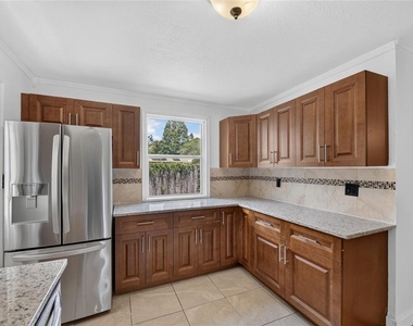 1005 E Flora Street - Photo Thumbnail 15