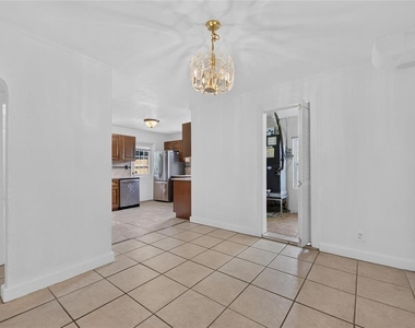 1005 E Flora Street - Photo Thumbnail 10