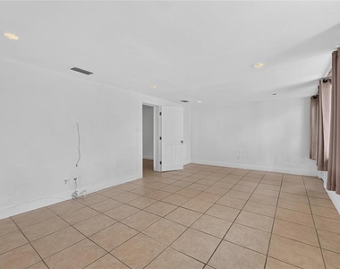 1005 E Flora Street - Photo Thumbnail 33