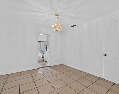 1005 E Flora Street - Photo Thumbnail 27