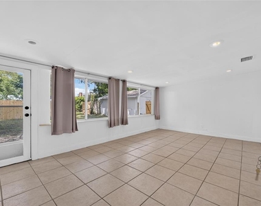 1005 E Flora Street - Photo Thumbnail 31
