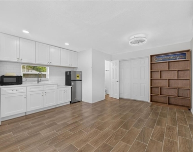 1005 E Flora Street - Photo Thumbnail 49