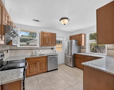 1005 E Flora Street - Photo Thumbnail 32