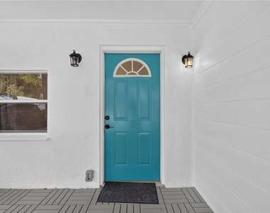 1005 E Flora Street - Photo Thumbnail 22