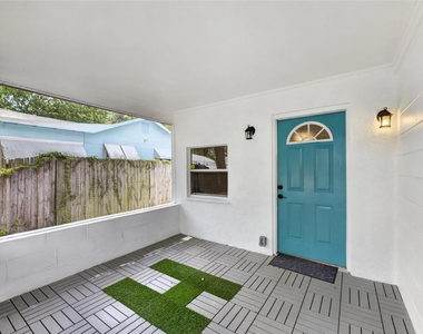 1005 E Flora Street - Photo Thumbnail 2