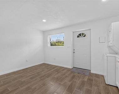 1005 E Flora Street - Photo Thumbnail 47