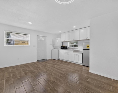 1005 E Flora Street - Photo Thumbnail 48