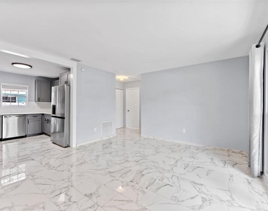 3230 51st Street N - Photo Thumbnail 5