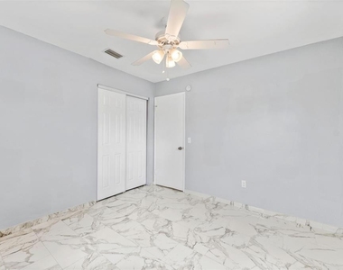 3230 51st Street N - Photo Thumbnail 14