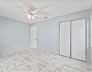 3230 51st Street N - Photo Thumbnail 18