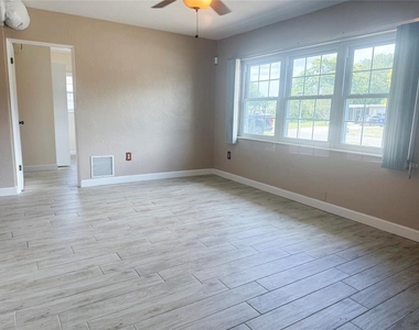 8916 Narcissus Avenue - Photo Thumbnail 6
