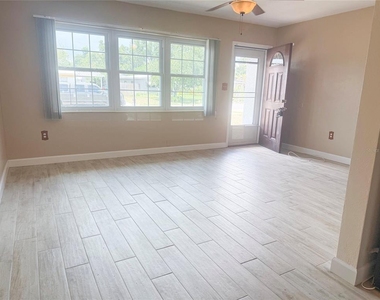 8916 Narcissus Avenue - Photo Thumbnail 4