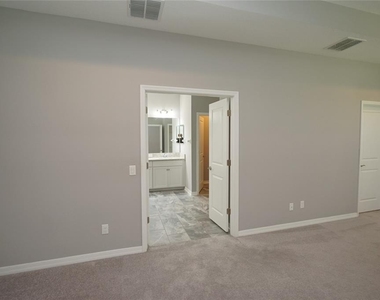 19460 Blossom Vine Lane - Photo Thumbnail 32