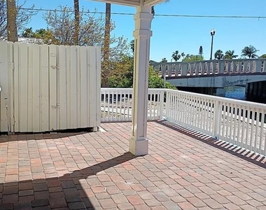 3893 Pompano Drive Se - Photo Thumbnail 6