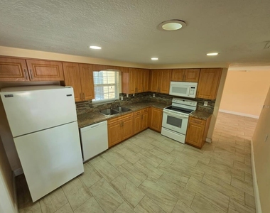 7730 Greybirch Terrace - Photo Thumbnail 8