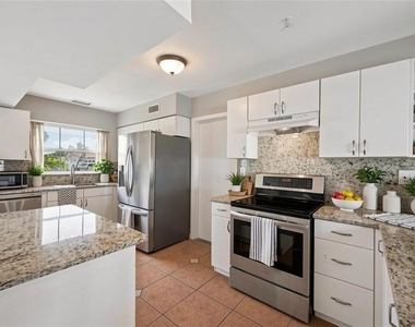 5056 42nd Street S - Photo Thumbnail 8