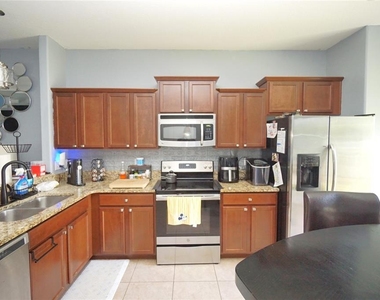 2709 Lantern Hill Avenue - Photo Thumbnail 3