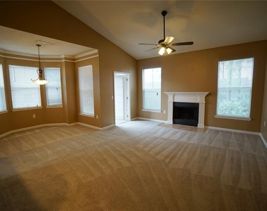 18004 Villa Creek Drive - Photo Thumbnail 5