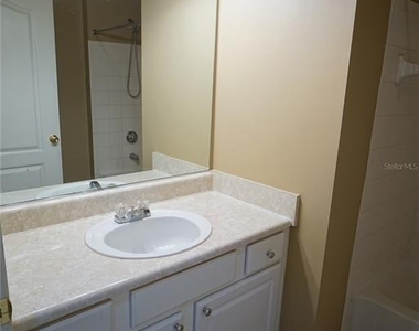18004 Villa Creek Drive - Photo Thumbnail 9