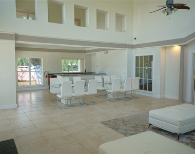 10122 Winsford Oak Boulevard - Photo Thumbnail 16