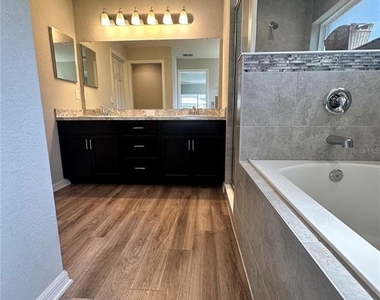 6911 Gideon Cir - Photo Thumbnail 21