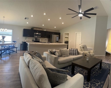6911 Gideon Cir - Photo Thumbnail 6