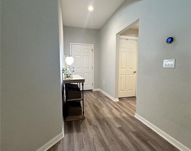 6911 Gideon Cir - Photo Thumbnail 2